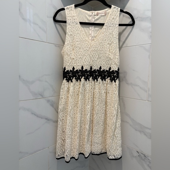 Altar'd State Dresses & Skirts - Altar’d State Ivory Lace Dress with Black Trim Waist- Excellent Condition!